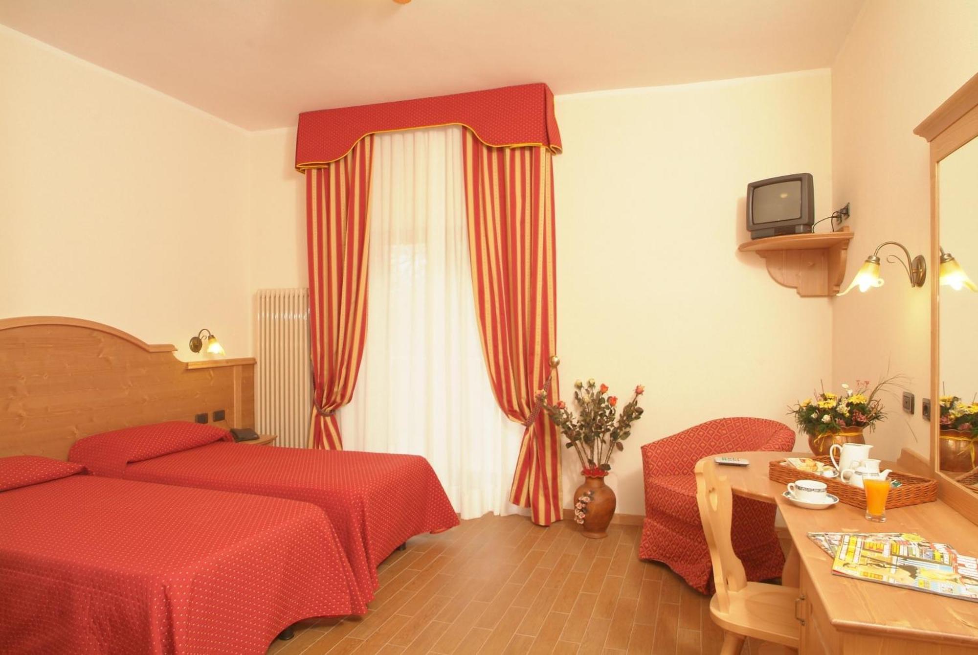 Hotel Fai Fai della Paganella Luaran gambar